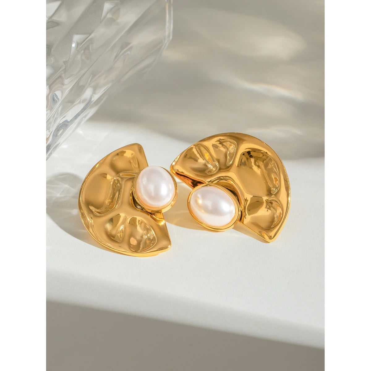 Stainless Steel 18k Gold Plated Vintage Imitation Shell Bead Fan-shaped Hammer Earrings Women Temperament Fashion Charm Jewelry