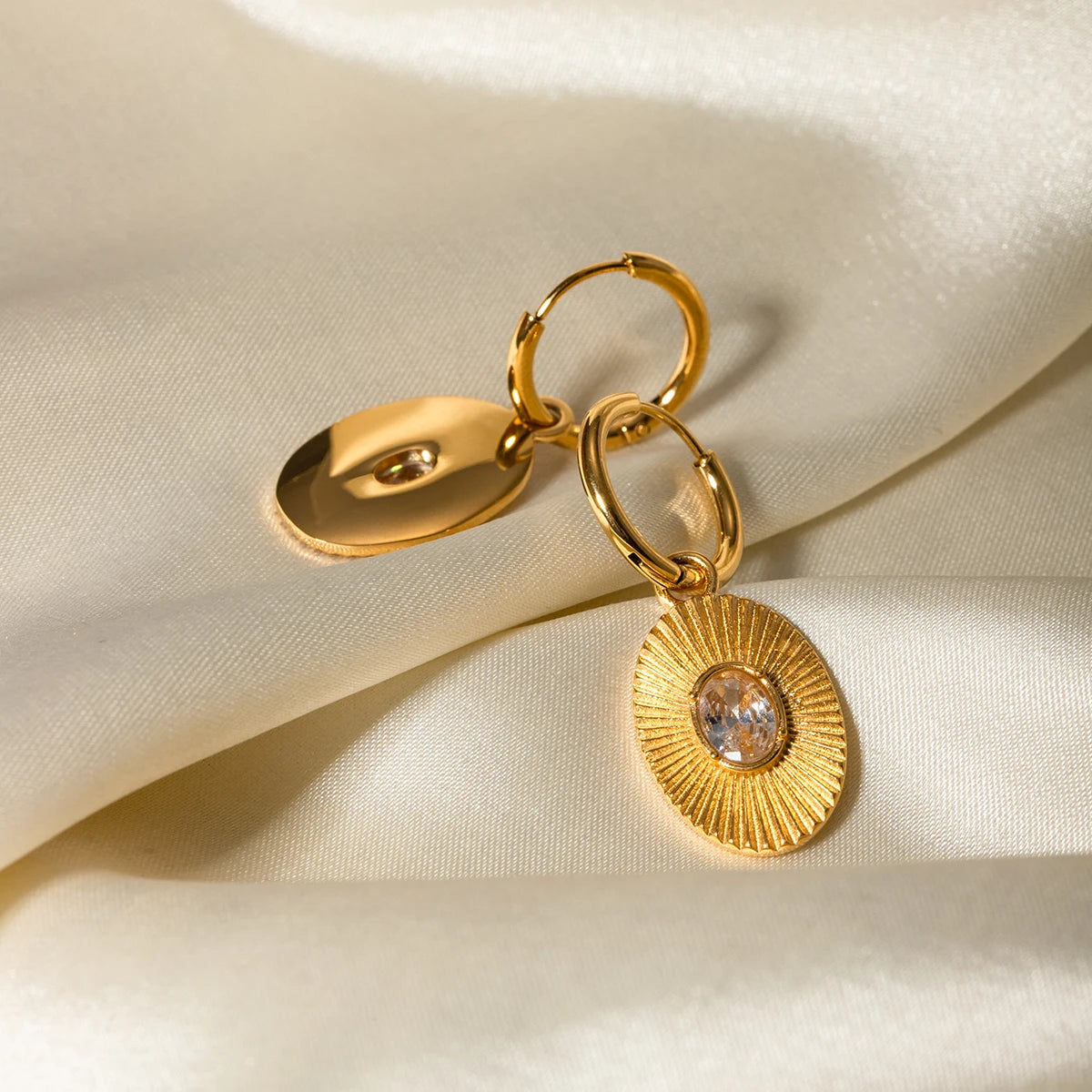 Brincos de Pingente Oval Minimalista em Aço Inoxidável Banhado a Ouro 18K com Incrustação de Diamante Branco à Prova d'Água Personalidade Antiferrugem Joias