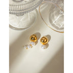 Exquisite 18K PVD-beschichtete Edelstahl zarte runde glatte hängende weiße Imitationsperlenohrringe für Frauen stilvoller Schmuck