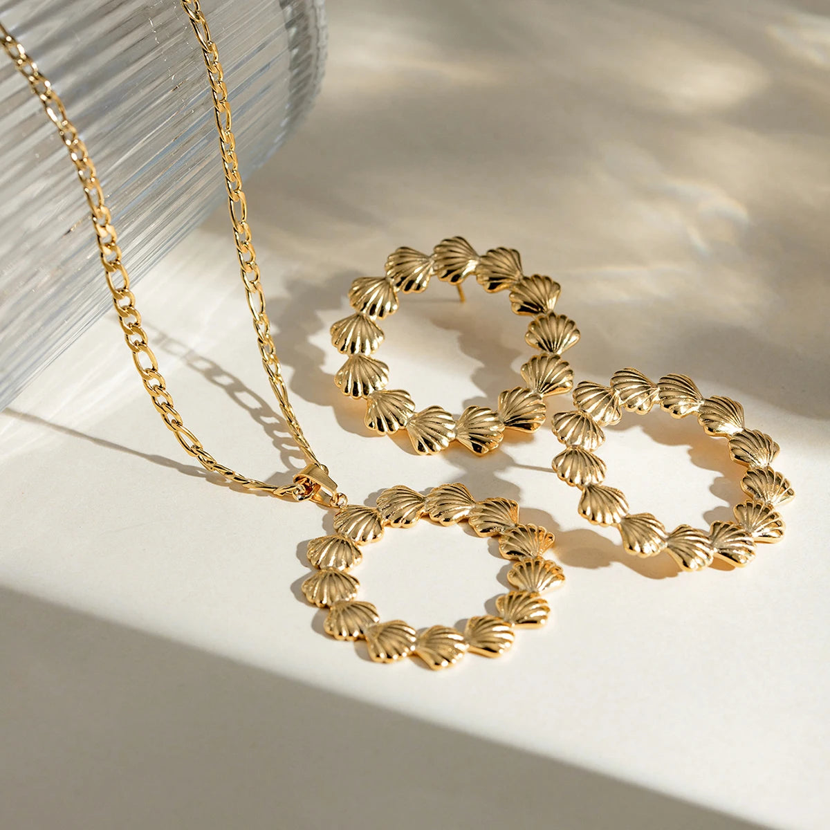 Minimalistisk 18K PVD-belagt lys hyggeligt rustfrit stål rund skalformet øreringe halskæde sæt Trendy kvinder premium smykker Bijoux