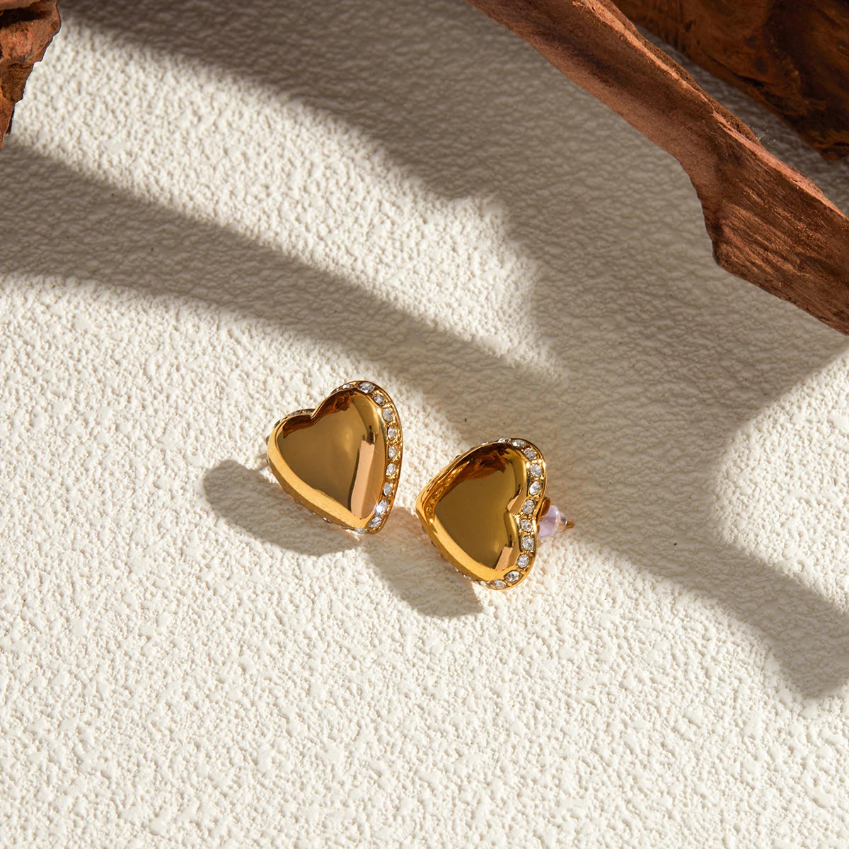 Rustfrit stål 18k forgyldt Minimalistisk Love Heart Øreringe Indlæg med Rhinestones Vandtæt Femme Chic Gala Stilfulde smykker