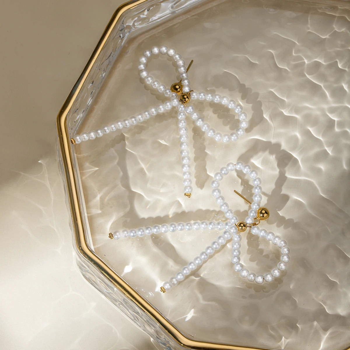 18K Vintage Edelstahl Minimalistische Sommer-Elemente Perlen Schleifenohrringe Damenmode Attraktiver Schmuck Gala Geschenk