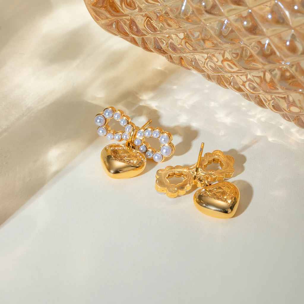 Pendientes colgantes de corazón de amor con lazo de perla de acero inoxidable chapado en PVD de 18K ligero y acogedor, joyería premium de moda para mujer