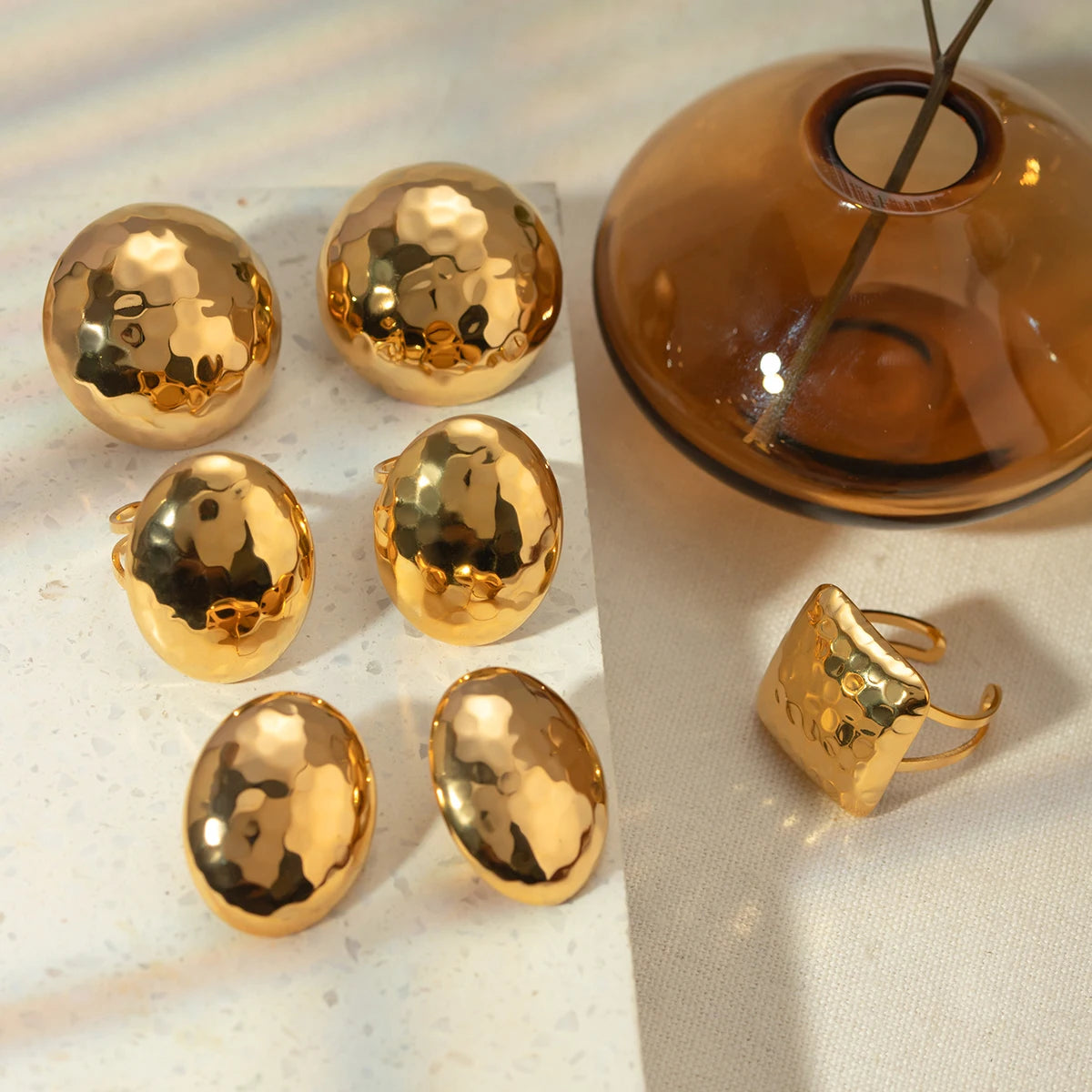 Stilvolle einzigartige Metall-Edelstahl 18k vergoldete Damen-Hammer-Kornmuster-Disco-Oval-Ohrringe/Ring-Set Urlaubsschmuck