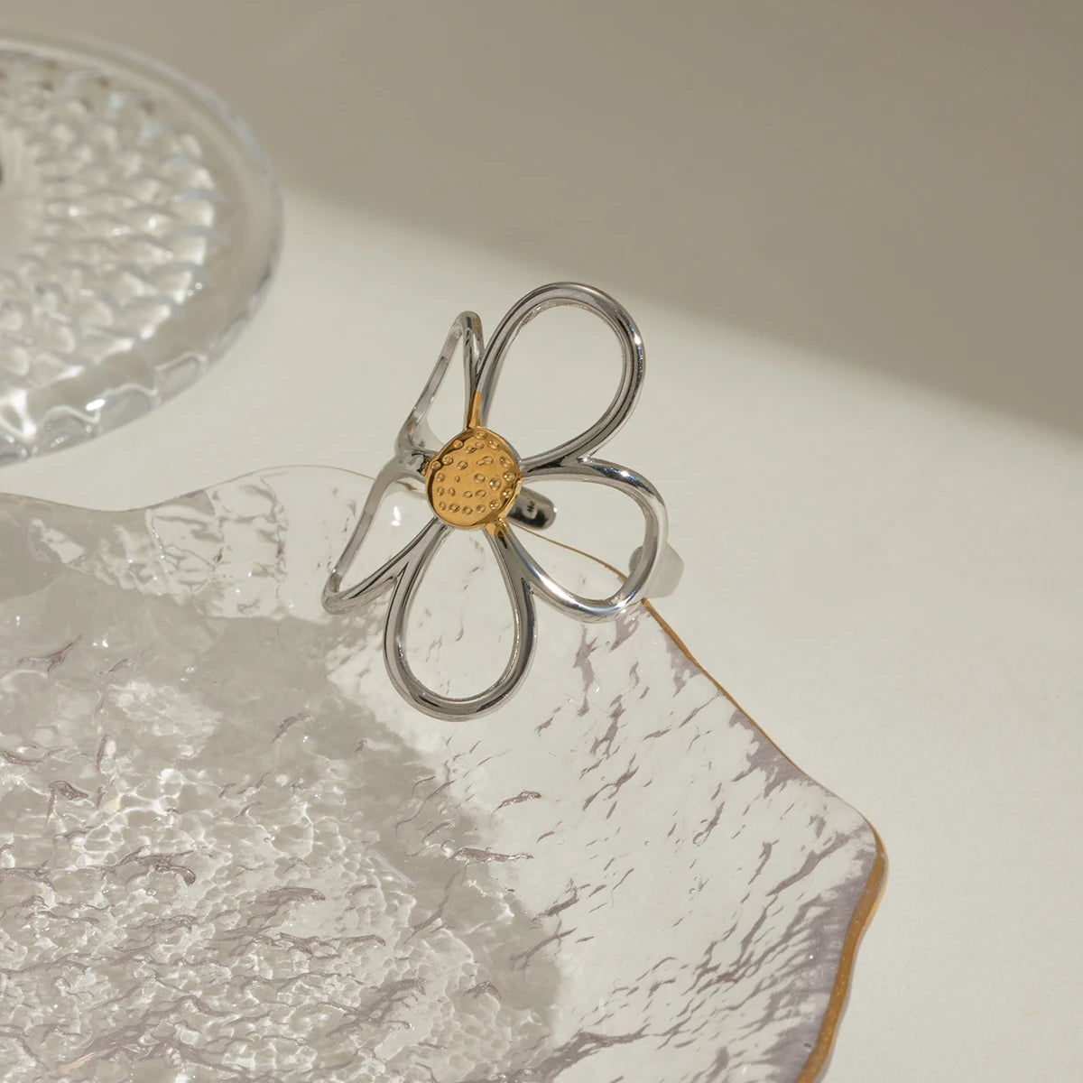 Stainless Steel Hollow Flower Retro Creative Light Luxury Open Ring 18K PVD Plated Anti Allergic Rust Proof Stylish Jewelry