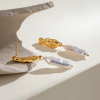 Pendientes de lujo ligeros para mujer con perla irregular delgada minimalista de acero inoxidable chapado en oro de 18k, joyería elegante a prueba de óxido