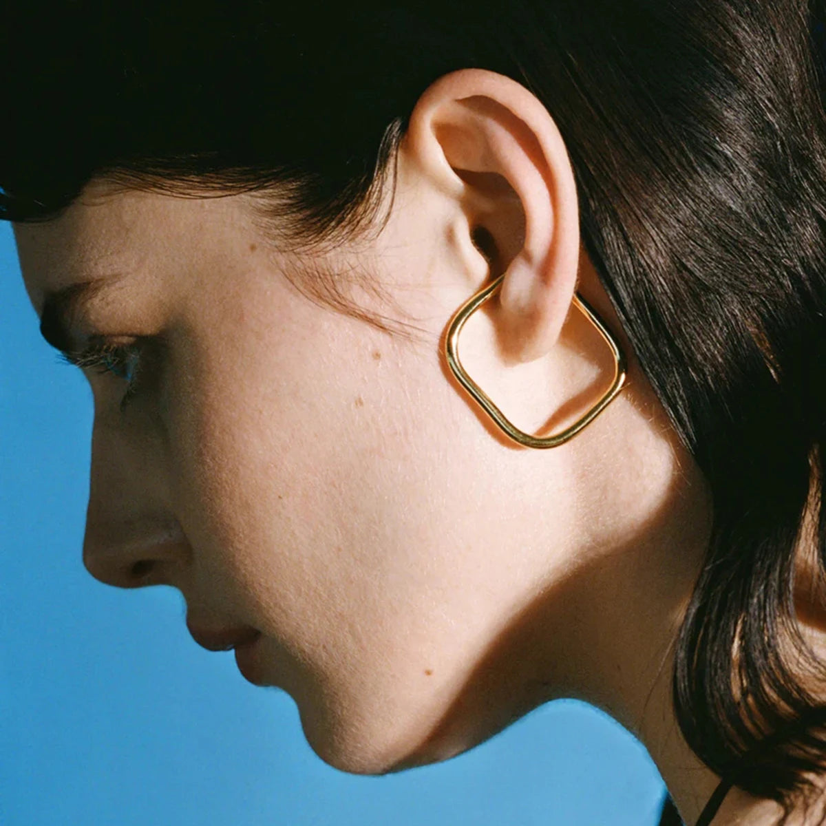 Rustfrit stål Elegant Minimalistisk Coil Dobbeltkugleøreclips 18K guld PVD-belagt Damer Metaltekstur Udsøgt Bijoux Femme Gave