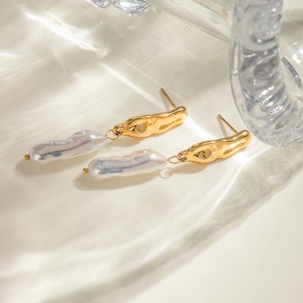 Pendientes de lujo ligeros para mujer con perla irregular delgada minimalista de acero inoxidable chapado en oro de 18k, joyería elegante a prueba de óxido