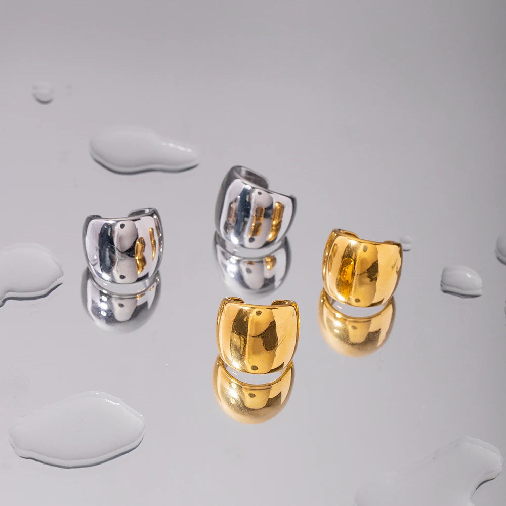 2023 Ny minimalistisk rustfrit stål 18K forgyldt glat øreclips Anløbssikker lette luksus øresmykker til kvinder