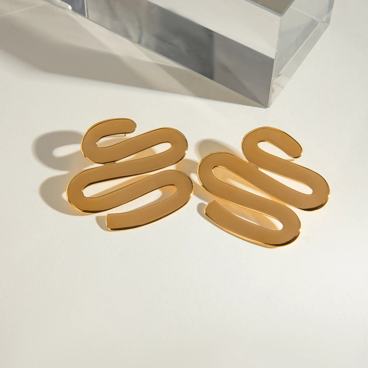 Minimalist 18k Gold Plated Serpentine S Shaped Smooth Earrings Stainless Steel Women Exquisite Jewelry Bijoux Femme