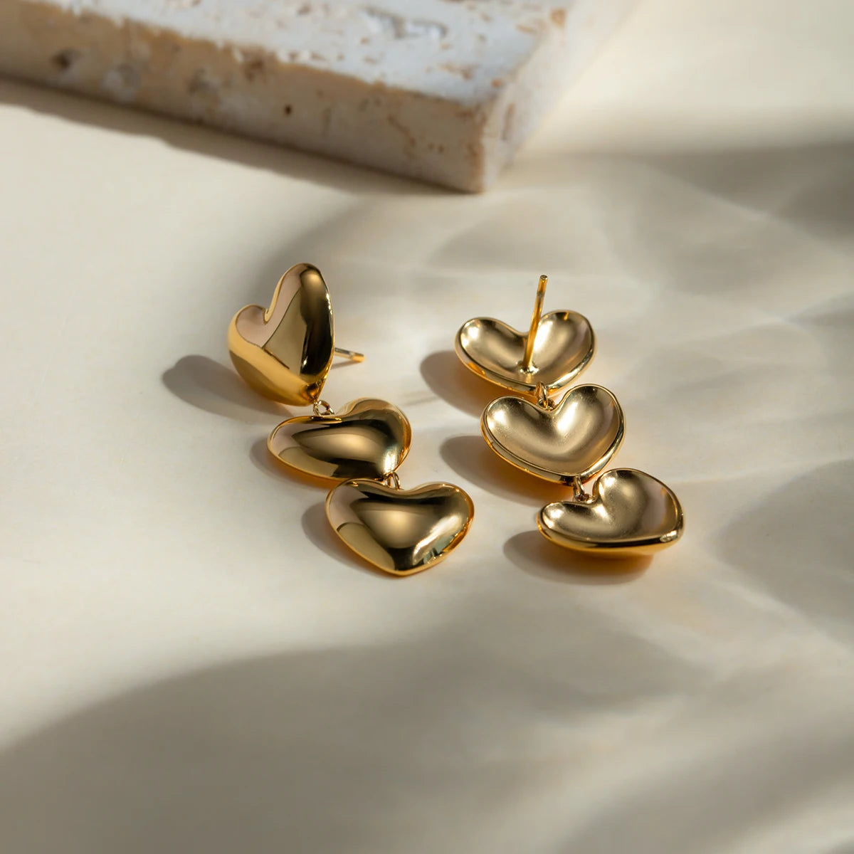 Brincos de Pingente em Forma de Coração de Amor Liso Minimalista à Prova de Ferrugem em Aço Inoxidável 18K Joias Charmosas de Temperamento Grátis para Festa Feminina