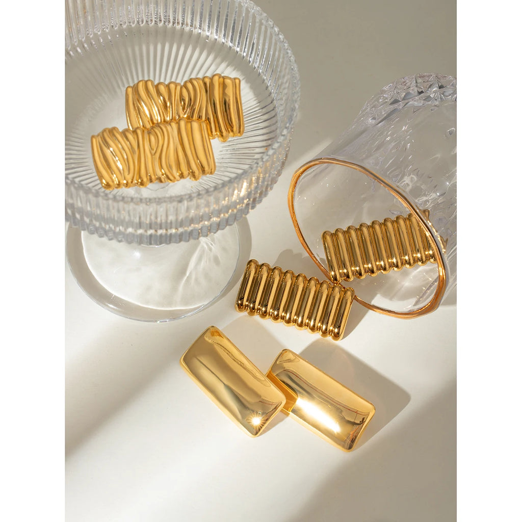 Pendientes cuadrados convexos con patrón de onda de acero inoxidable chapado en oro de 18K para mujer, encantos de metal con textura, joyería impermeable, regalo para gala