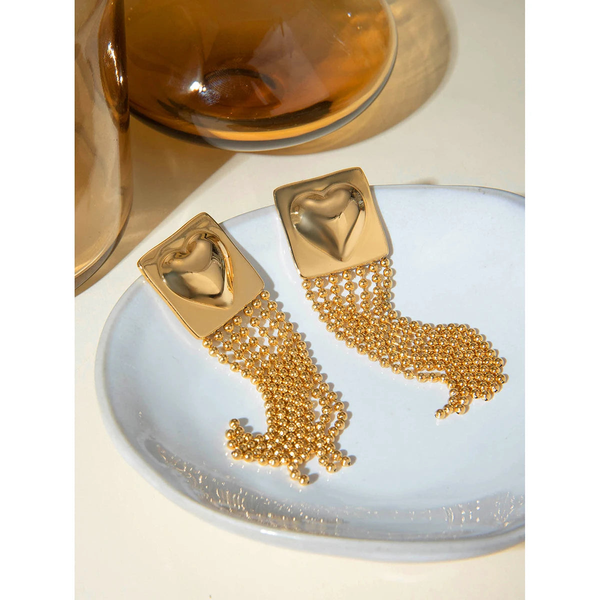 Anti-Allergisch 18K vergoldete glatte quadratische Ohrringe mit Herzanhänger und Quaste aus Edelstahl, zarte und temperamentvolle Schmuckstücke