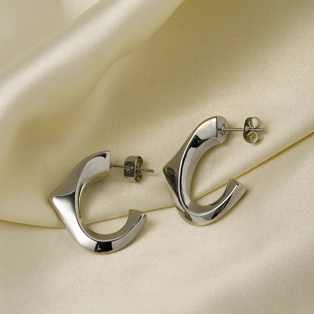 Pendientes triangulares en forma de C minimalistas de acero inoxidable Personalidad encanto chapado en oro de 18K Regalo elegante Joyería impermeable