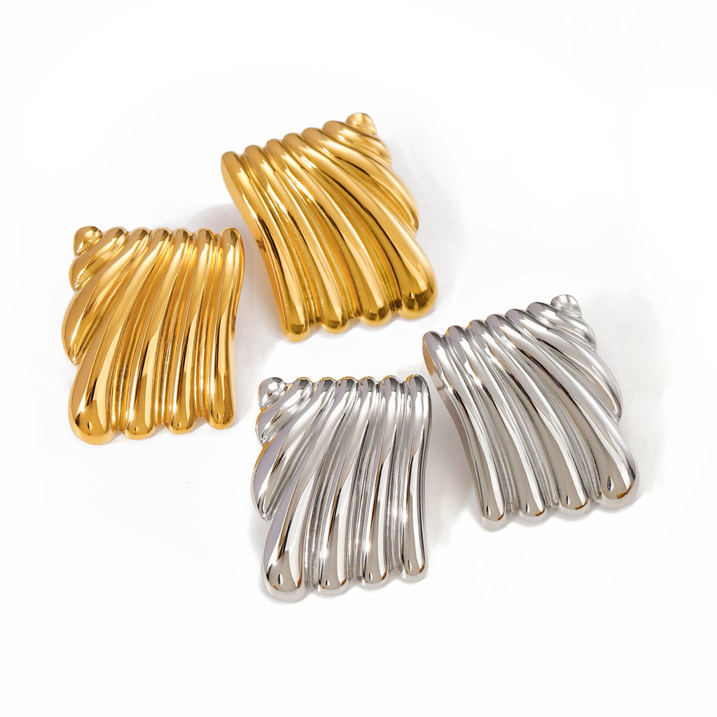 Nye trendy 18k forgyldte personlighed uregelmæssige plisserede øreringe Rustfrit stål Statement Stilfulde vandtætte smykker kvinder