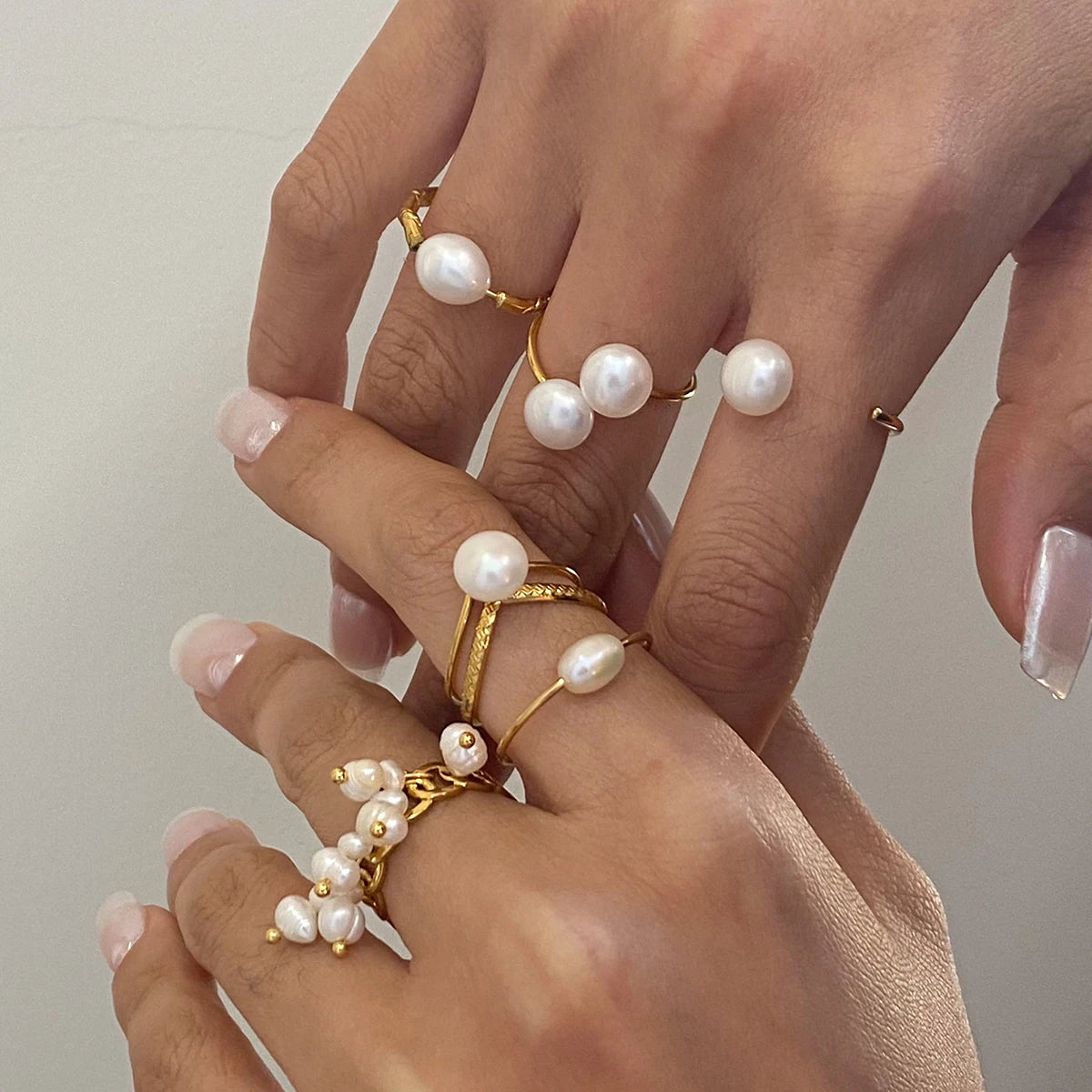 Minimalistischer, 18k vergoldeter Edelstahl, doppellagiger, hohler Süßwasserperlen-Öffnungsring für Damen, anti-allergischer Charmschmuck