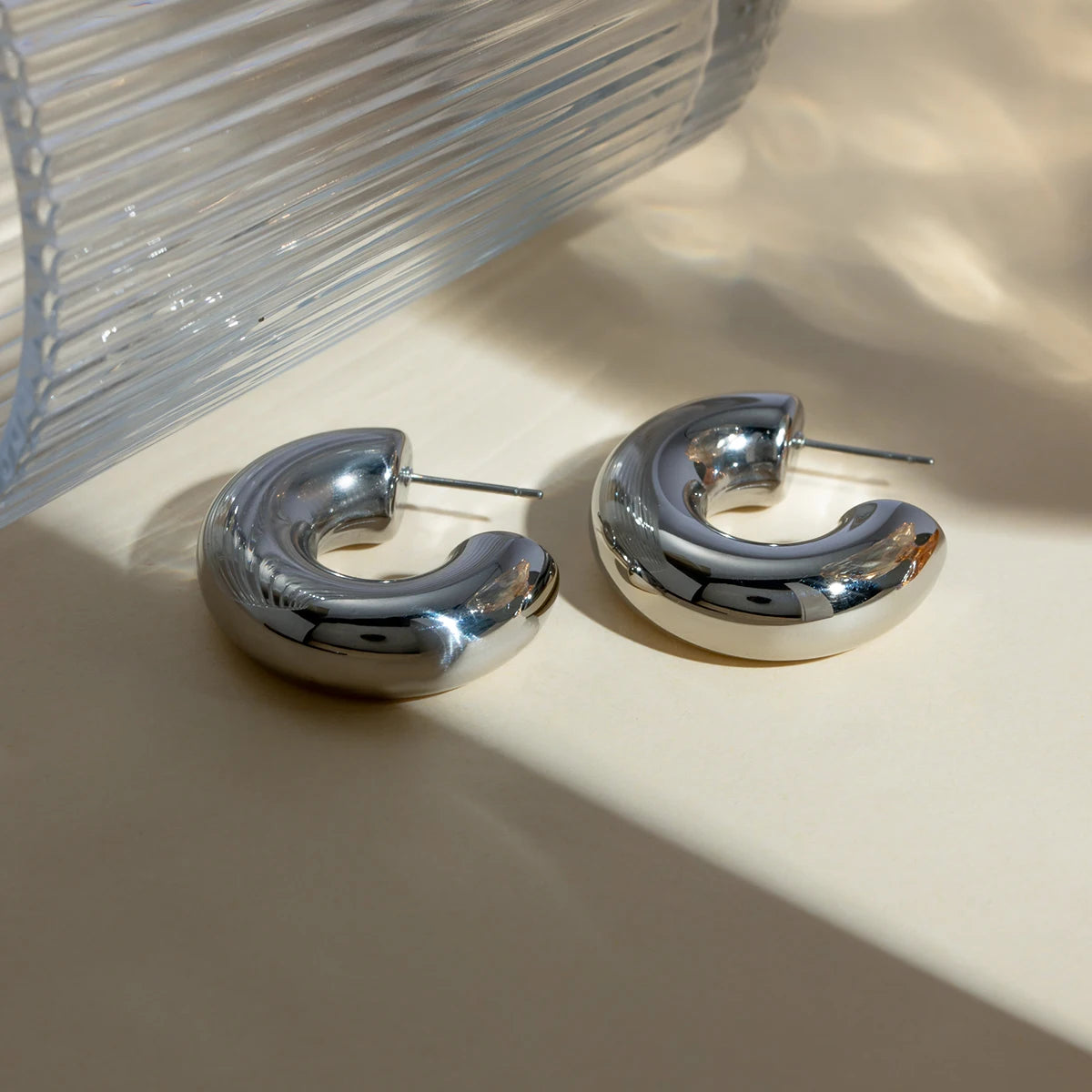 Minimalistisk rustfrit stål geometrisk buttet stil hul C-formet ørering Statement Metal tekstur charmsmykker til kvinder