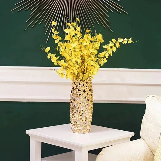 Elegant Gold Ceramic Vase for Home Decor Creative Porcelain Urn Decorative Flower Pot High-End European Design for Wedding Decoration Perfect Tabletop Centerpiece