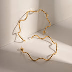 Trendy 18 karat forgyldt rustfrit stål C-formede bølgeøreringe Stilfulde vandtætte temperament Fashion overdrevne øresmykker