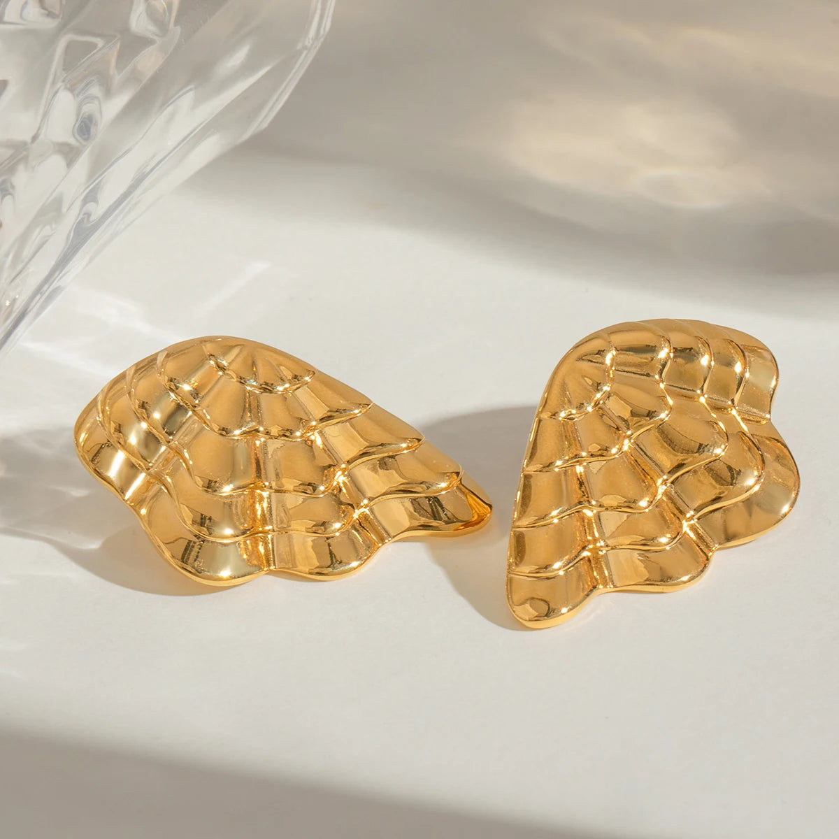 Vandtætte 18K forgyldte rustfrit stål geometriske blanke ribbede vingeøreringe Kvinder Højkvalitets mode attraktive smykker