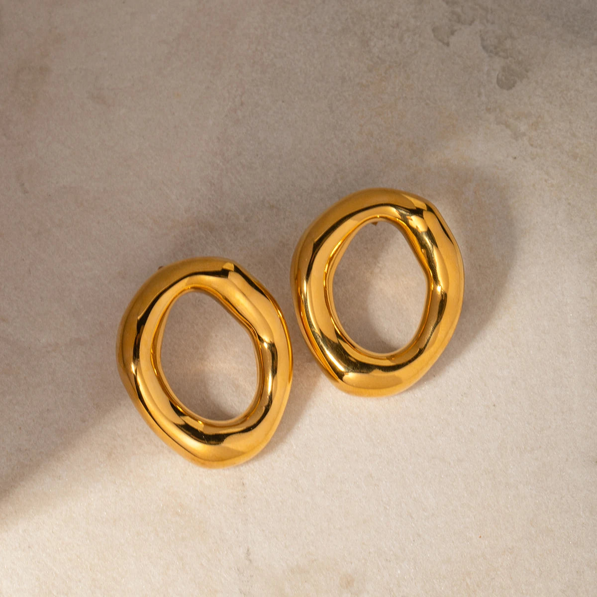 18K PVD-beschichtete, hochwertige, modische ovale, hohle, goldfarbene Ohrstecker aus Edelstahl, Damencharme, wasserdichter Schmuck, Geschenk