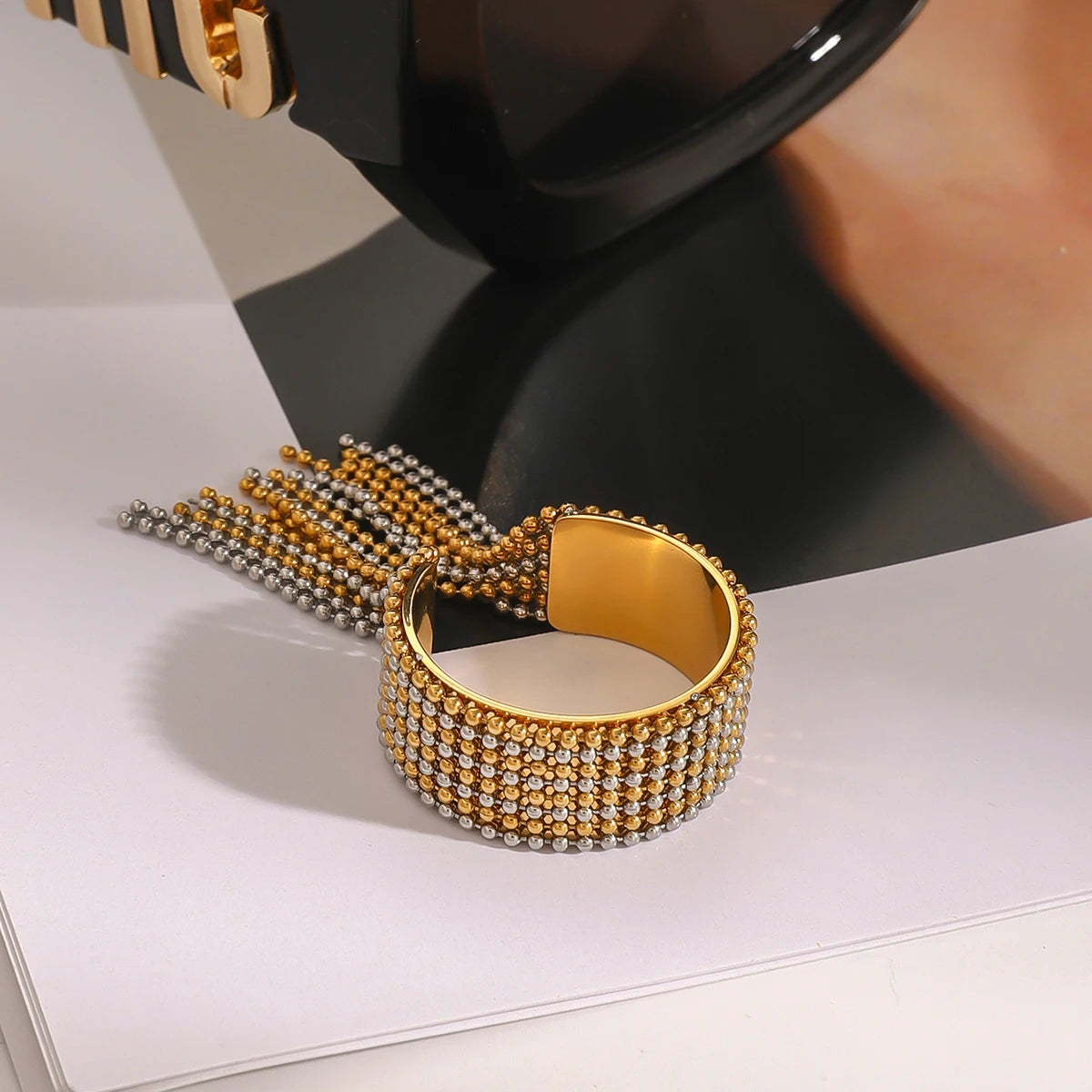 18K vergoldeter Charm geschichteter runder Perlenquasten offener Ring Damen Edelstahl antiallergischer Schmuck Vanity Fair Party Geschenk