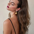 Exquisitos pendientes de moda de alta calidad de acero inoxidable con gota hemisférica de circonia cúbica, chapados en PVD 18K, joyería de moda y regalo.