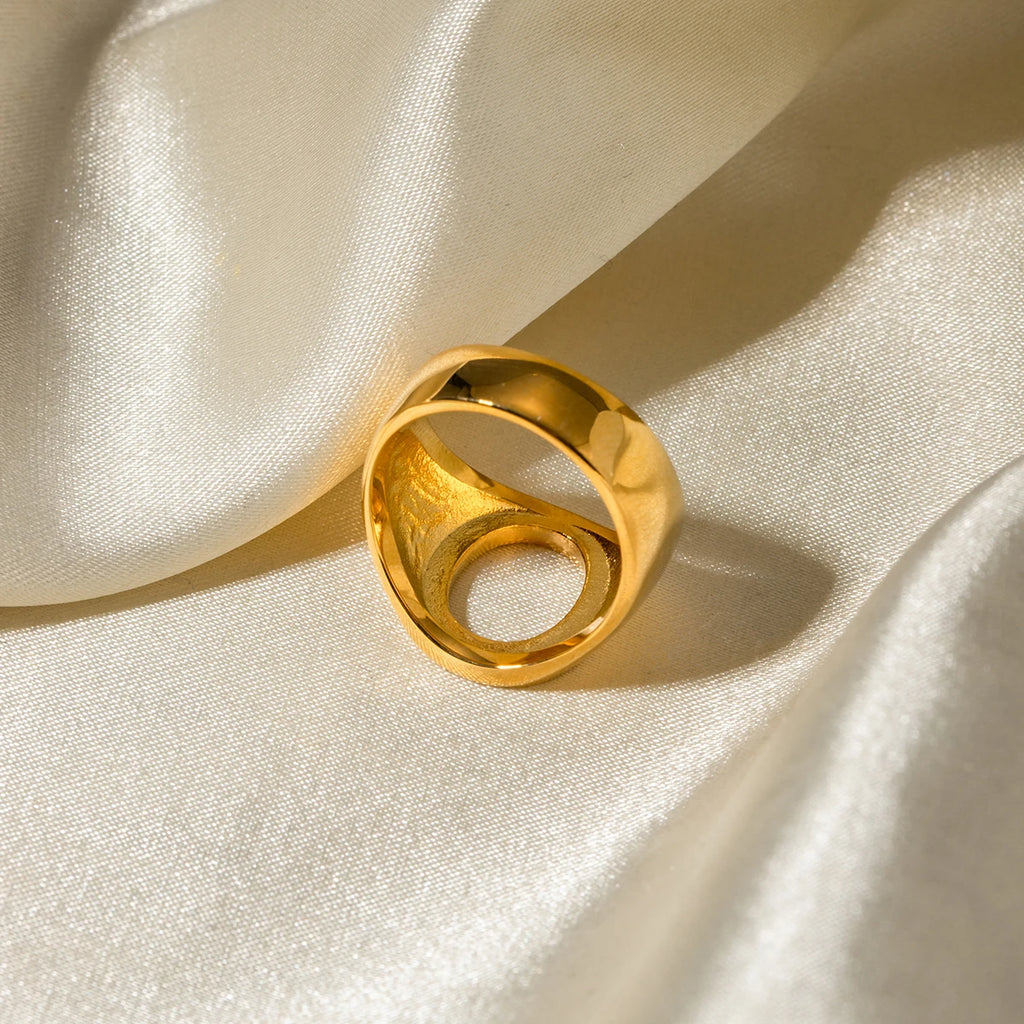 Roestvrijstalen minimalistische 18k gouden modieuze ovale holle ring met ingelegde rhinestone roestbestendig voorkomt allergie trendy charm sieraden