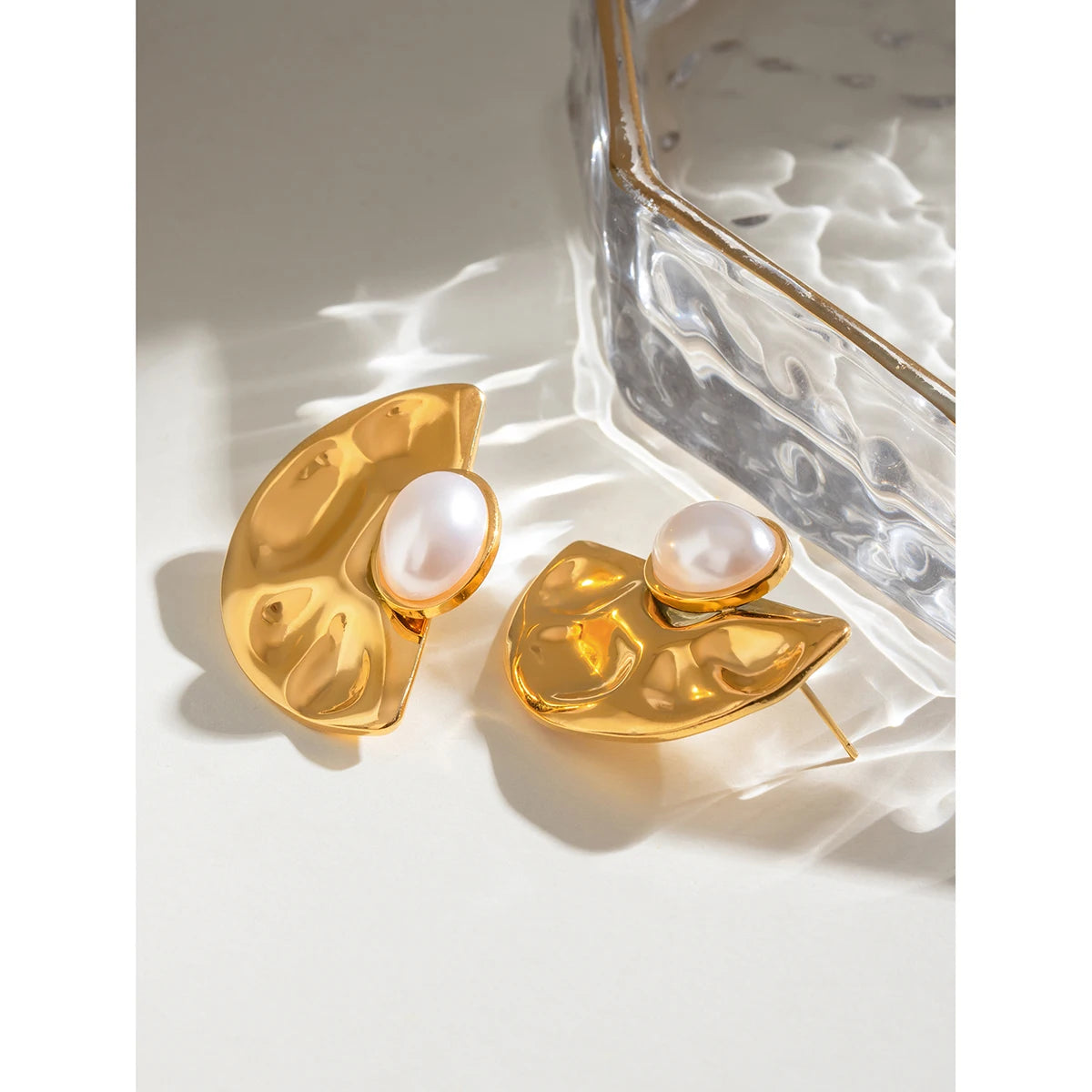 Edelstahl 18k vergoldete Vintage Imitation Muschelperlen Fächerförmige Hammer-Ohrringe Damen Temperament Mode Charme Schmuck