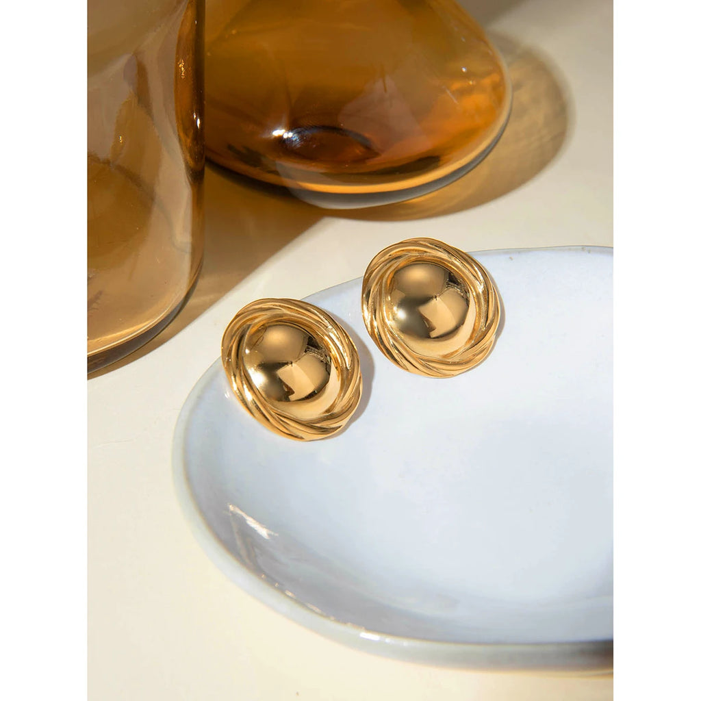 18K vergoldete metallische geometrische Edelstahl glatte runde gedrehte Rand Knopf Ohrringe trendige Damen Premium Gala Schmuck