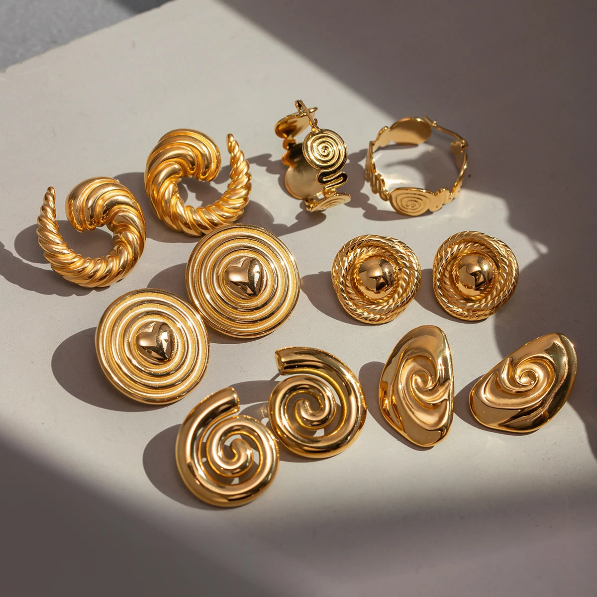 Roestvrijstalen Spiraal Ontwerp Oorknopje Nieuwe Metaalstructuur 18 K Verguld Modieuze Ketting Waterdichte Sieraden Bijoux Femme Cadeau