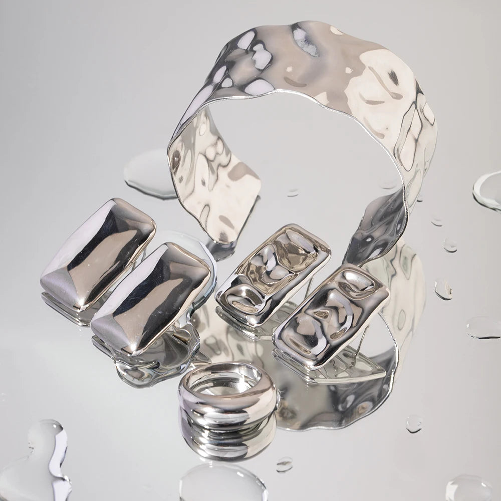 Low Key Luxe Roestvrij Staal Adembenemend Reflecterende Afwerking Oorbel Zilverkleurige Textuur Vrouwen Dagelijks Draagcadeau