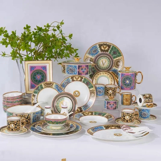 Ensemble de vaisselle familiale Assiette de nourriture occidentale Bol Ensemble de café Vente chaude d'ensembles de vaisselle en porcelaine de couleur européenne Cadeaux CLASSIQUES