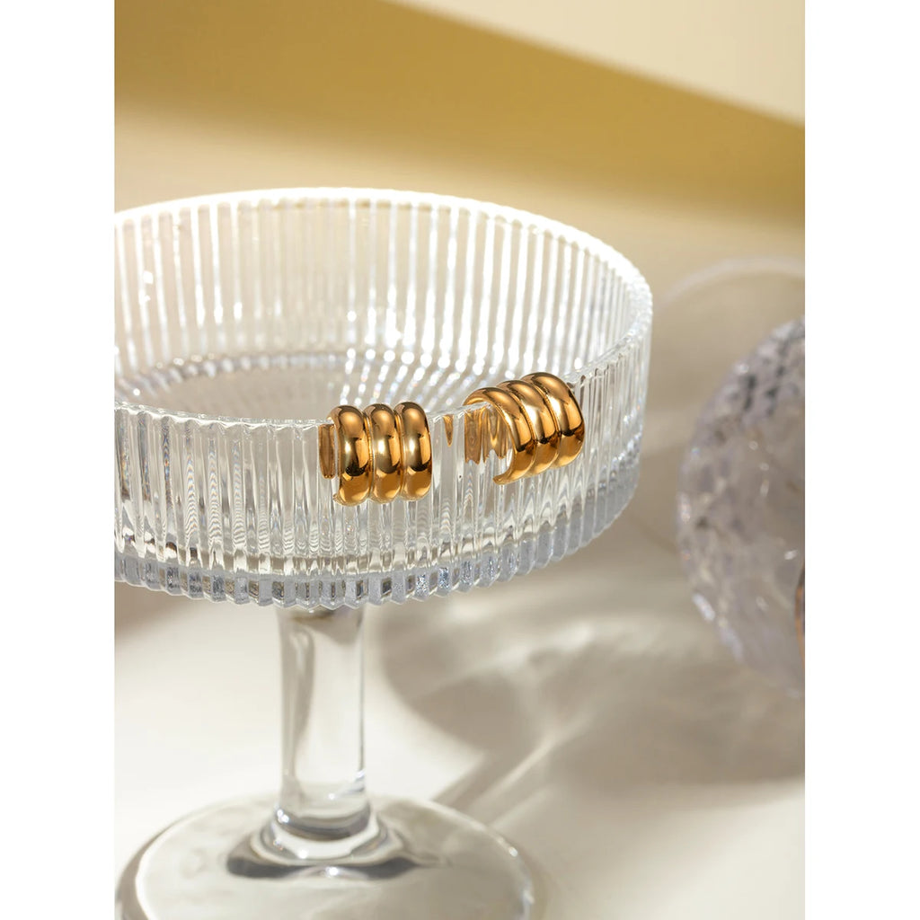 Minimalistische 18k Goud Vergulde Lichte Gezellige Drie Lagen Brede Oorklemmen Vrouwen Charmante Roestvrijstalen Statement Sieraden