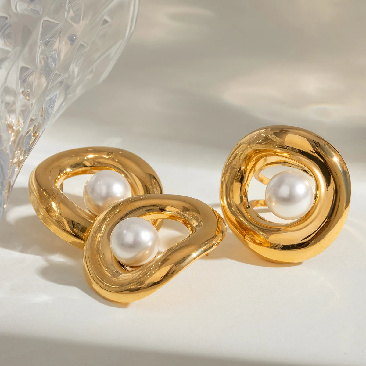 18K vergoldeter Edelstahl Metall gewebt modische Imitationsperle hohl glatt Ohrring Ring täglicher Charme für Frauen Schmuck