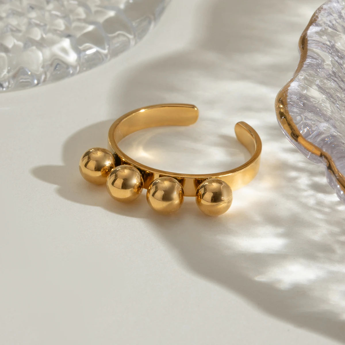 Personalisierter Ball mit glatter Oberfläche, Öffnungsring aus Edelstahl, 18K PVD goldbeschichtet, allergiepräventiver Schmuck