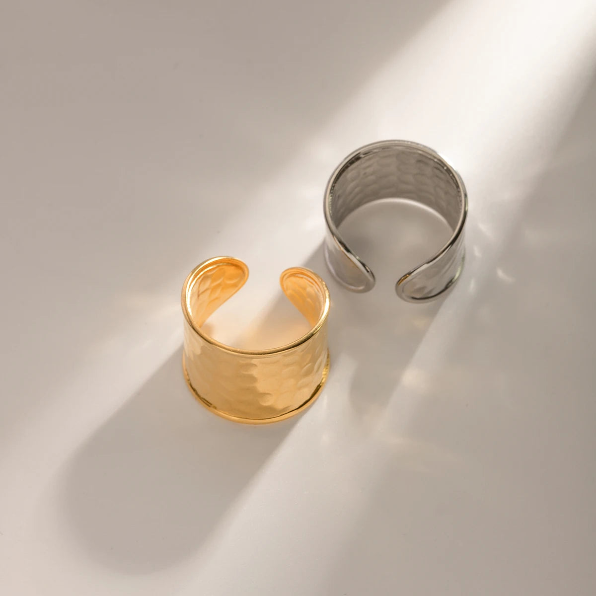 18K vergoldeter Edelstahl geometrischer breiter Ring mit Hammerschlagstruktur, offen, Unisex, für Männer und Frauen, wasserdichter Schmuck, Geschenk, Bijoux