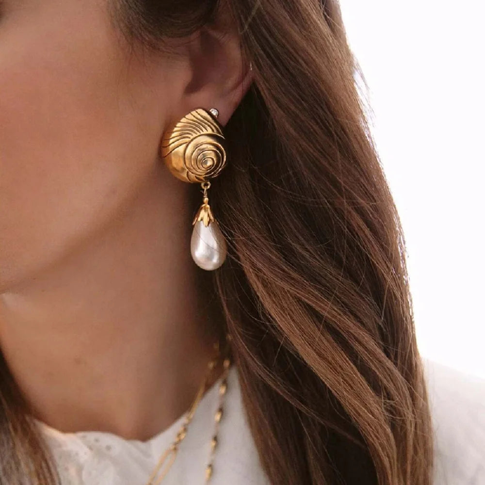 18K PVD Kreative rostfreie Edelstahl-Tropfenförmige Meeres-gewindete gerippte Ohrringe Personalisierter Schmuck Attraktiver Damenschmuck