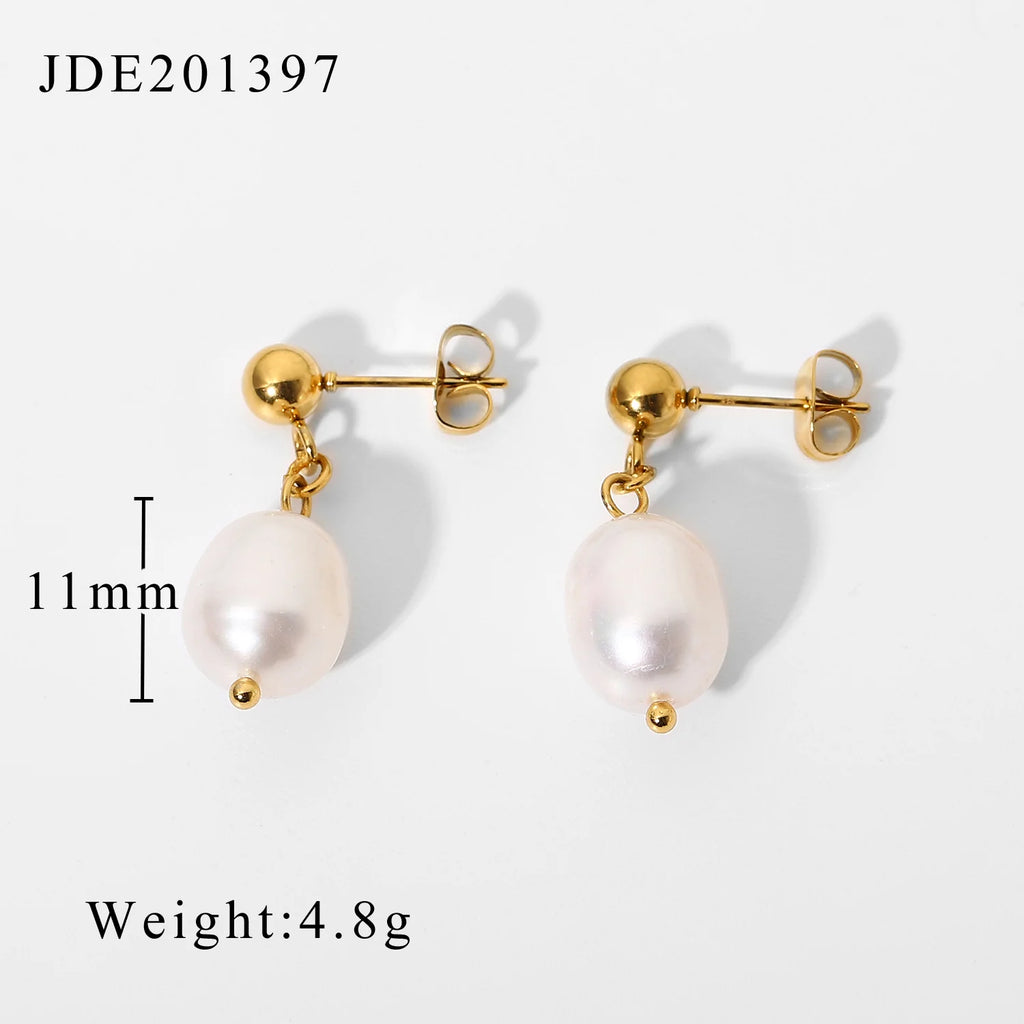 Pendiente colgante impermeable de acero inoxidable ligero y acogedor con charms de perla de imitación chapado en oro real 18K PVD joyería de moda para mujer