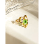 Edelstahl 18K PVD-beschichteter Liebesherzförmiger Blumenring mit getrockneter grüner Pflaume für Damen, Sandstrand, hochwertiger Charmschmuck