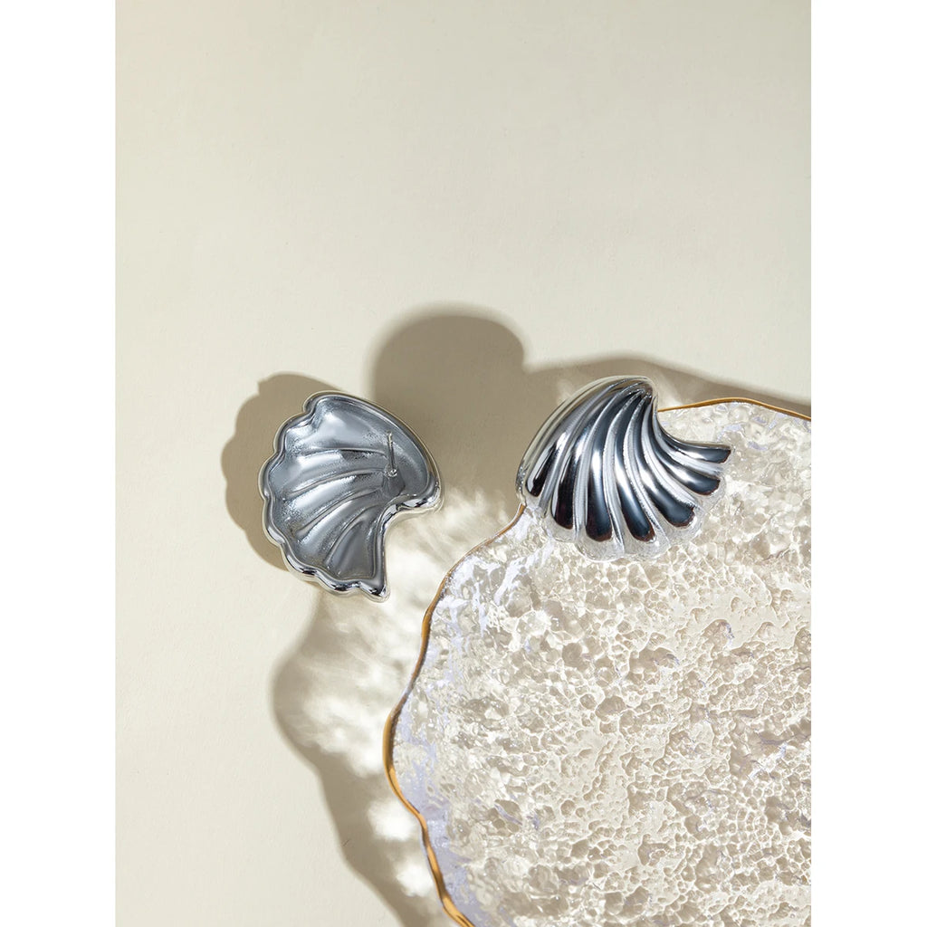 Pendientes de botón de concha marina con onda de acero inoxidable chapado en PVD de 18K Alta calidad Geométricos Impermeables para mujer Joyería exquisita Regalo