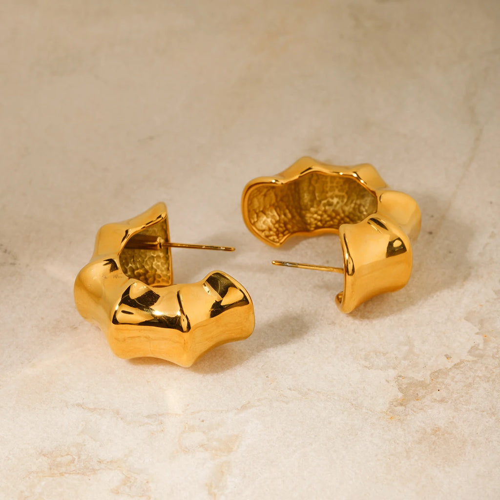 18K forgyldt rustfrit stål C-formede bambusknudeøreringe Kvinder Charmerende Metaltekstur Vandtæt smykker Gallagave