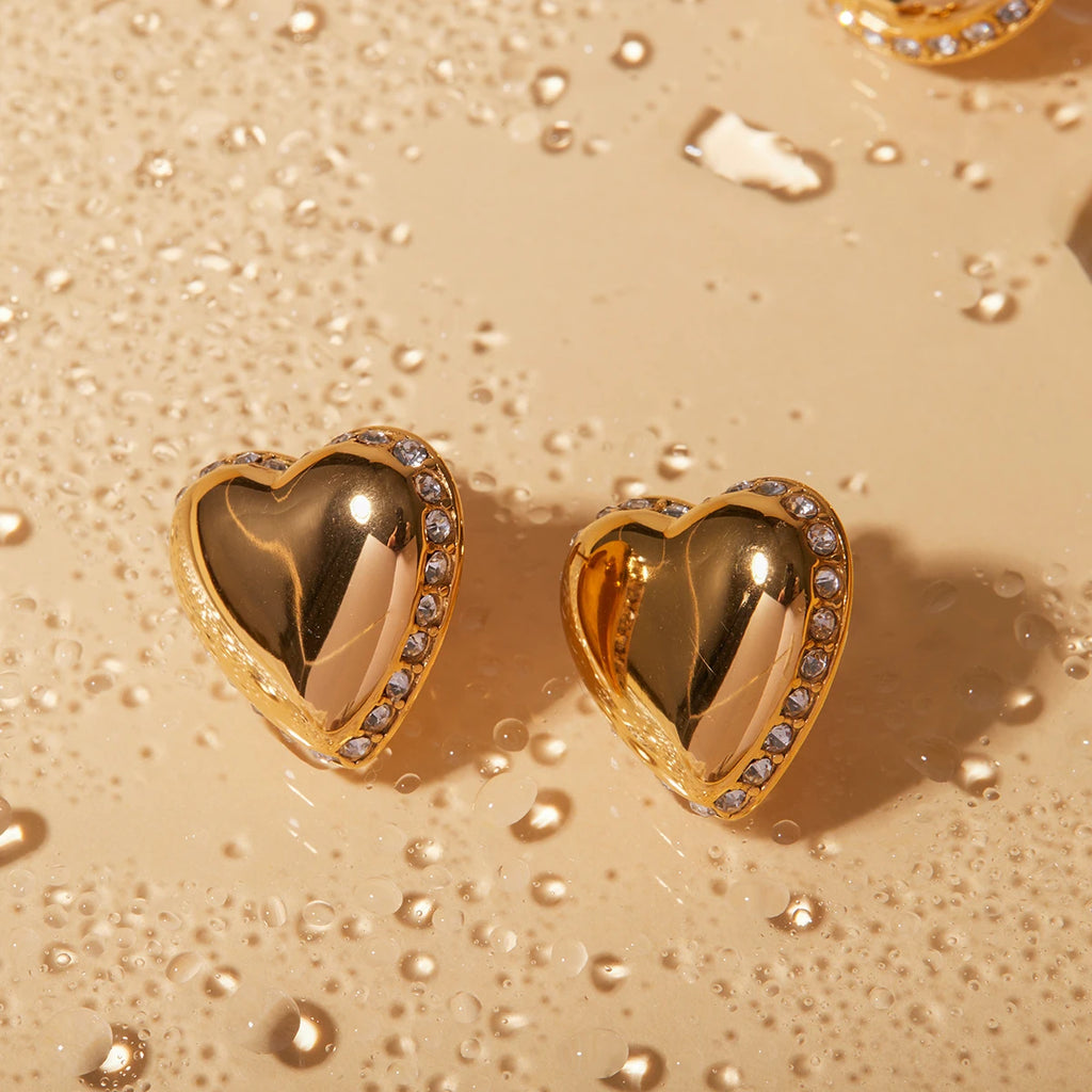 Rustfrit stål 18k forgyldt Minimalistisk Love Heart Øreringe Indlæg med Rhinestones Vandtæt Femme Chic Gala Stilfulde smykker
