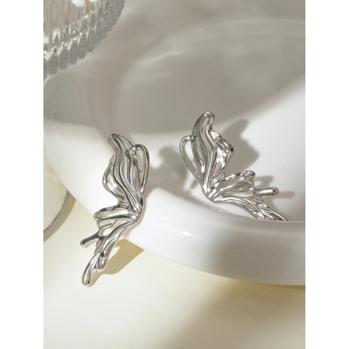 18K PVD-belagt rustfrit stål Minimalistisk Y2K-stil Sød og cool gotisk stereo sommerfugleøreringe Stilfulde, rustsikre smykker