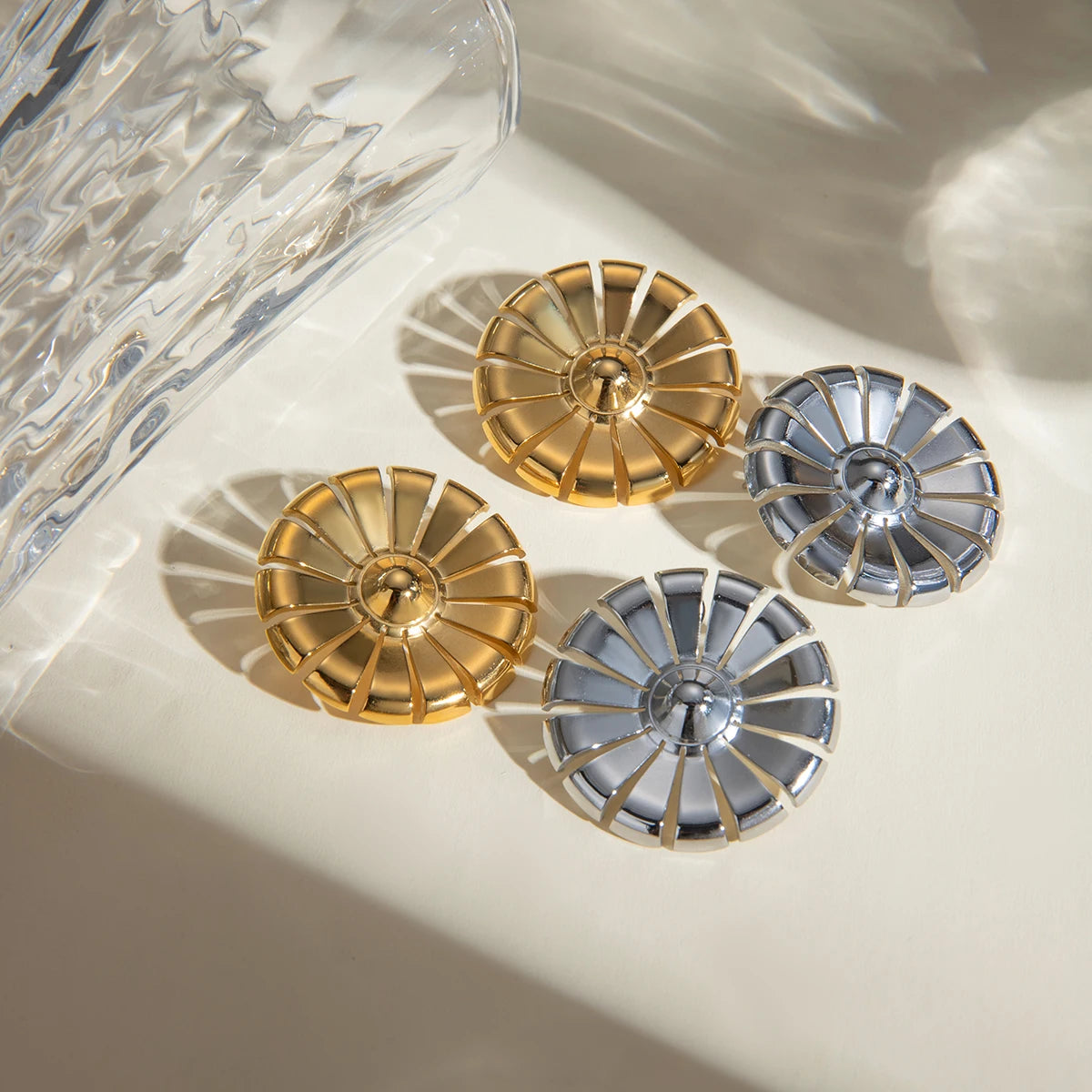 18k Gold Plated Stainless Steel Delicate  Small Daisy-shaped Round Earrings Women Charming Waterproof Statement Jewelry