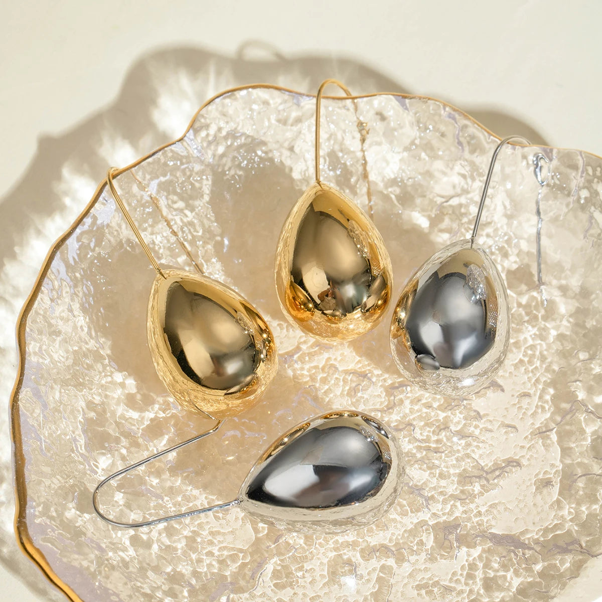 16K PVDメッキステンレススチール中空ウォータードロップイヤーフックイヤリング防水トレンディ女性精巧なジュエリービジュー女性用