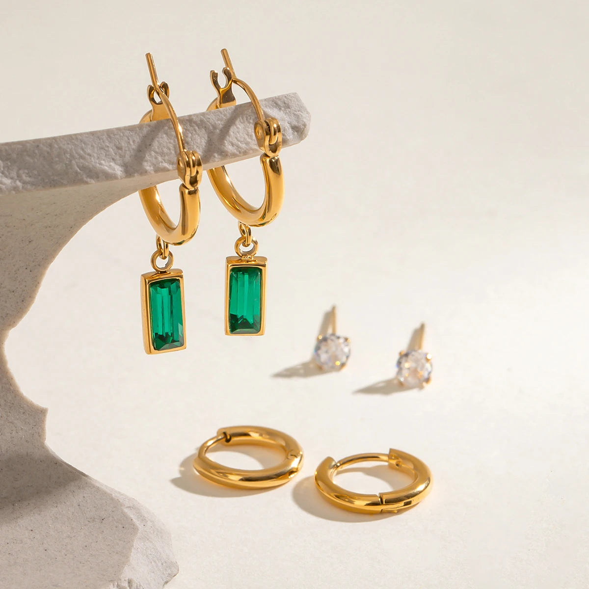 3 Paare pro Karte Edelstahl weiße Strass-Perlen-Ohrringe für Damen 18K PVD-beschichtet, antiallergisch, rostfrei Schmuck