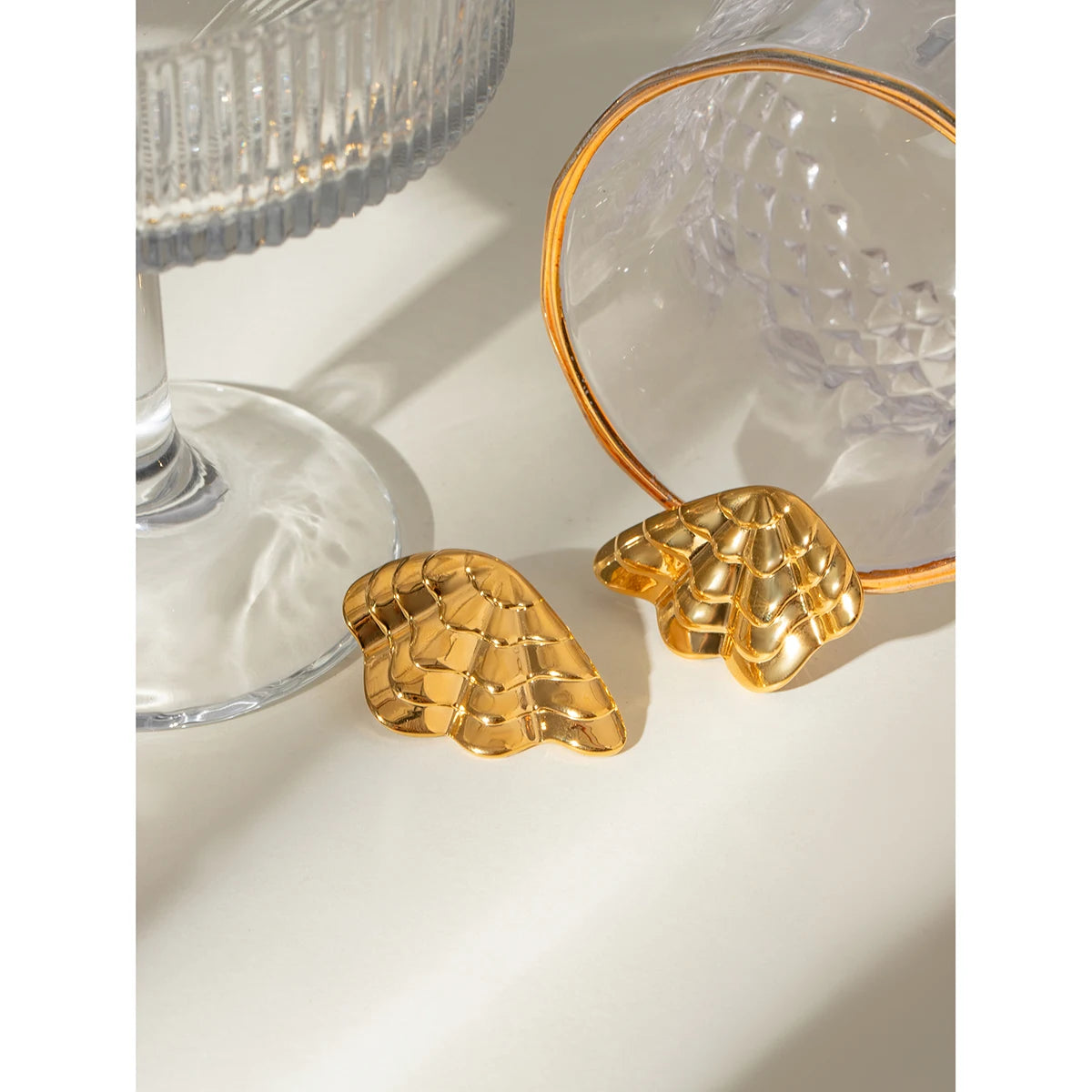 Vandtætte 18K forgyldte rustfrit stål geometriske blanke ribbede vingeøreringe Kvinder Højkvalitets mode attraktive smykker