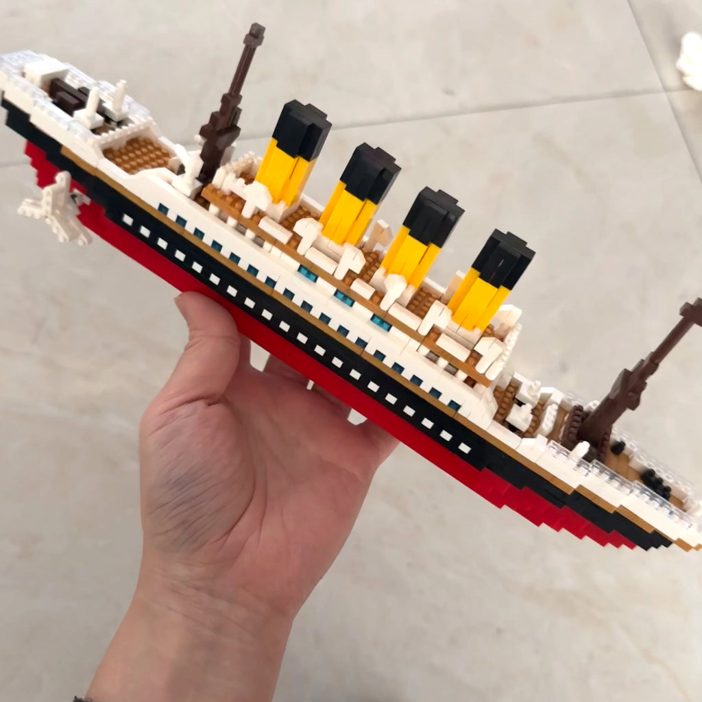 Titanic Ship Model Building Block Set 3D Puzzle Sets DIY Educational Toys Table Decoration Bricks Toy,Perfect Birthday Gift