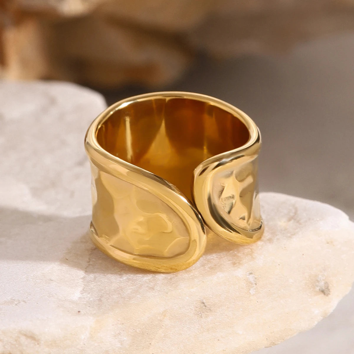 18K PVD-beschichteter modischer Vintage-Ring mit gehämmertem Korn, asymmetrisch, offen, aus Edelstahl, für Frauen, allergiepräventiv, trendiger Alltagsschmuck